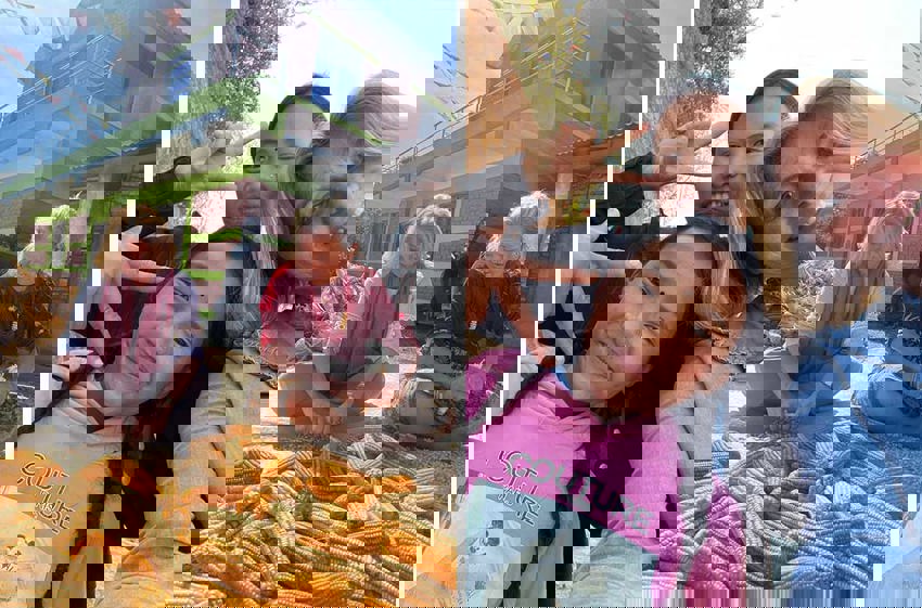 Judith vrijwilliger aan het werk in de community van Nepal