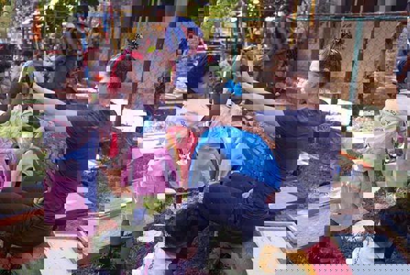 Onderwijs project Sri Lanka marlous aan het werk