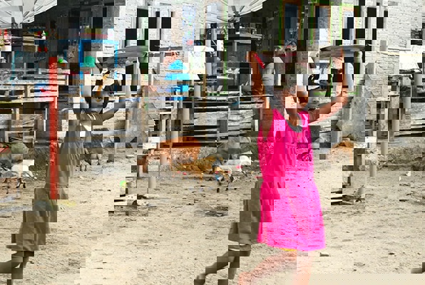 Combinatie project Sumatra kindje in het dorp