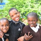 Onderwijs projecten in Tanzania Iringa drie van de kinderen 