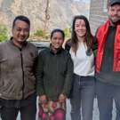 Onderwijs project Nepal Ruma foto met vrijwilligers