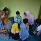 Java en Bali jongerenreis gesprek met de kinderen 