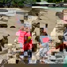 Indy vrijwilliger Sumatra combinatie project op het strand 