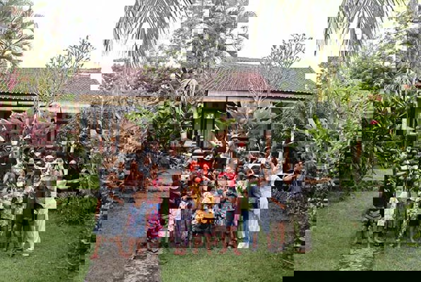 Community project op Bali leuke groeps foto