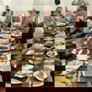 Jongerenreis Sri Lanka met zn allen eten 