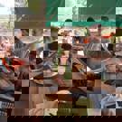 Vrijwilligerswerk Thailand community project vrijwilligers eten met elkaar 