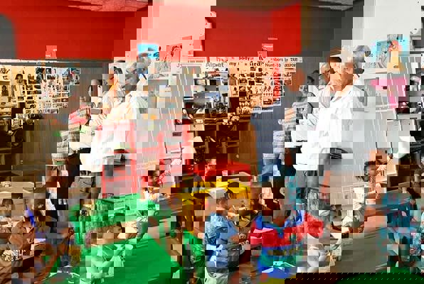 Vista socialwork project om mensen een tweede kans te geven in de klas bij de kleintjes 