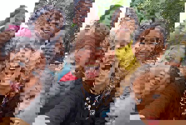 Combinatie project Sumatra foto met de kinderen 