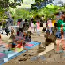 Community project op Bali aan het spelen met kinderen 