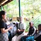 Onderwijs projecten in Tanzania Iringa buiten les geven 