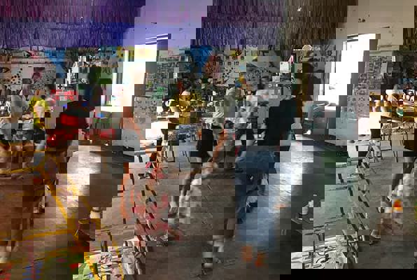 Onderwijs project Sri Lanka Patries aan het werk